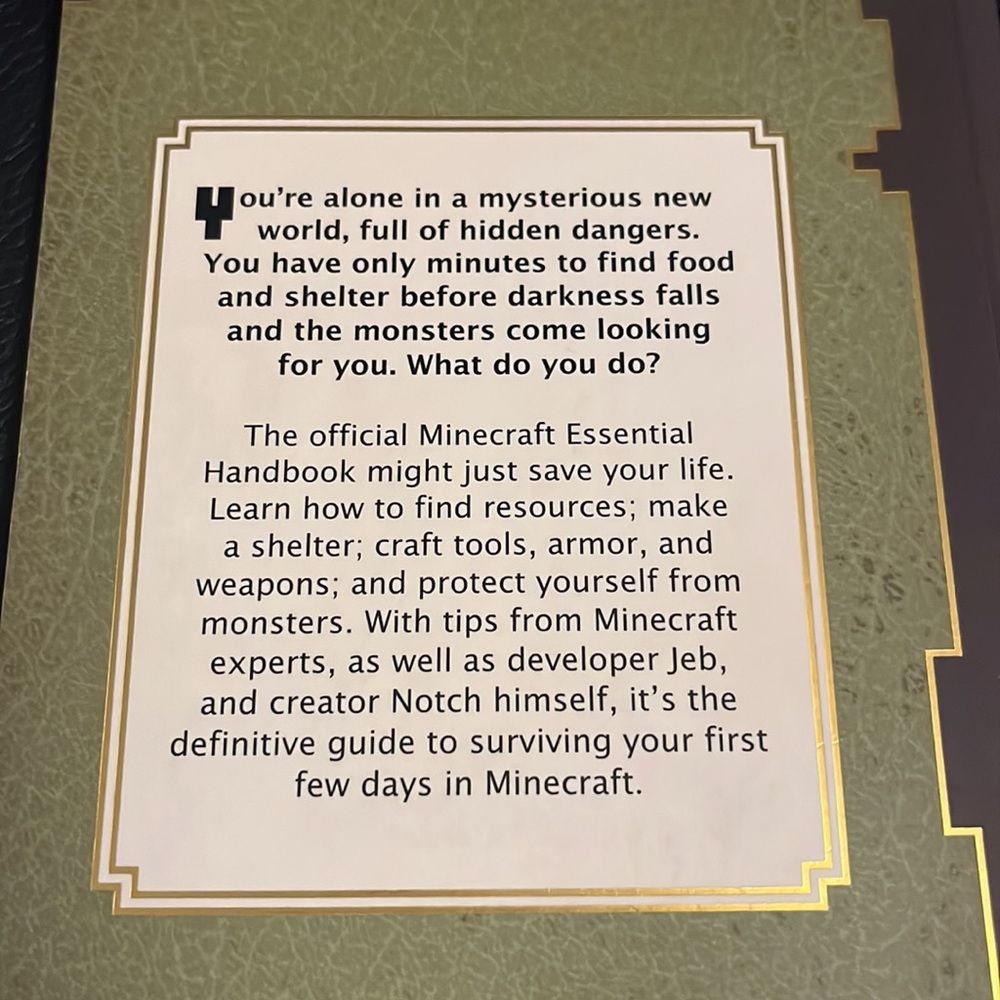 Minecraft Essential Handbook - Picture 4 of 5